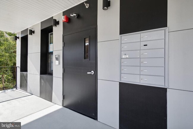 Primary Photo - 4145 W Girard Ave