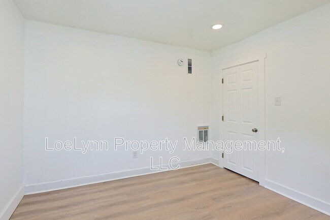 Building Photo - 12605 Valley View Ave