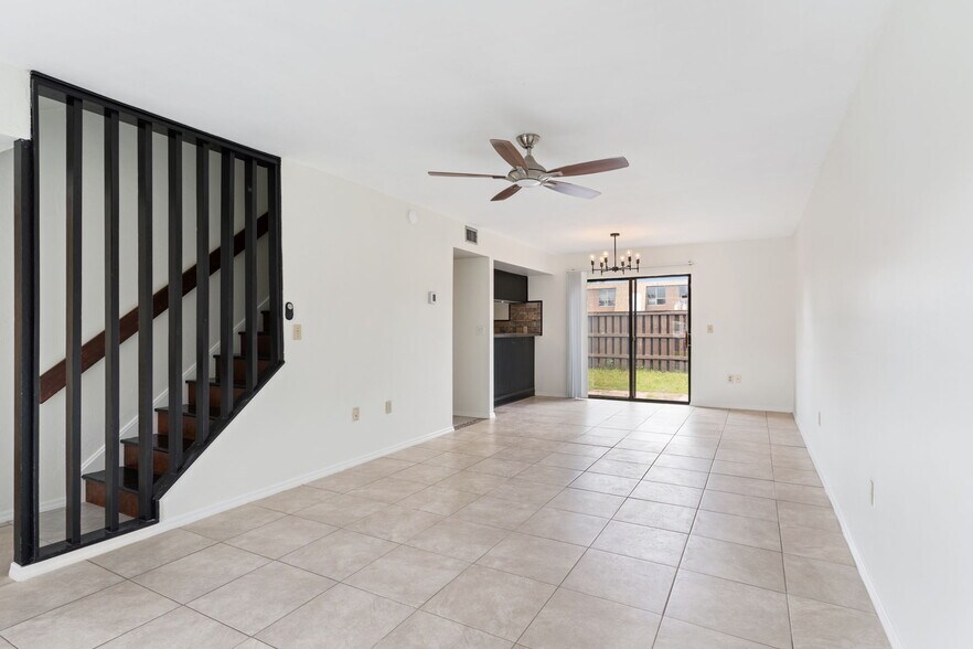 Building Photo - 1836 N Crystal Lake Dr