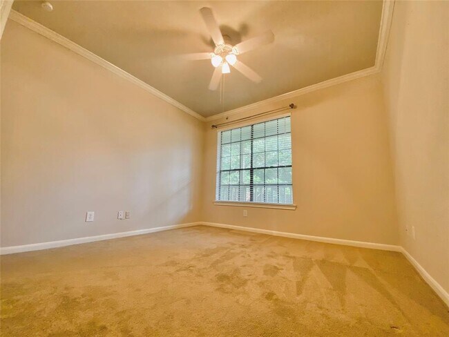 Building Photo - 2255 Braeswood Park Dr