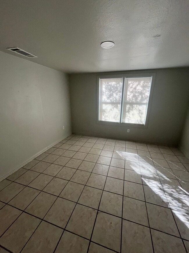 Building Photo - 1326 Clinton St