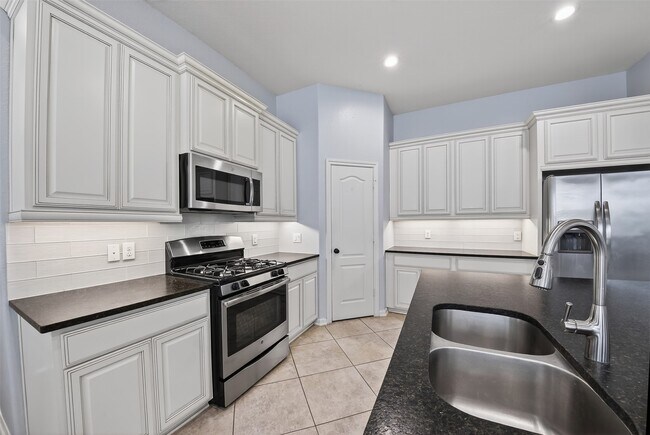Building Photo - 8922 Pinenut Dr