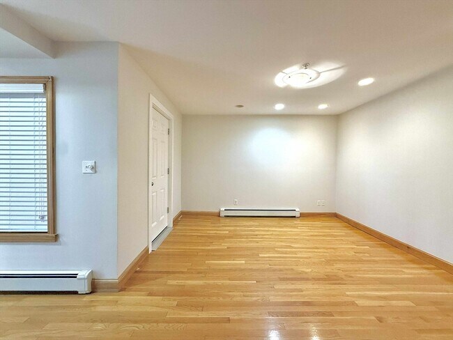 Building Photo - 180 K St