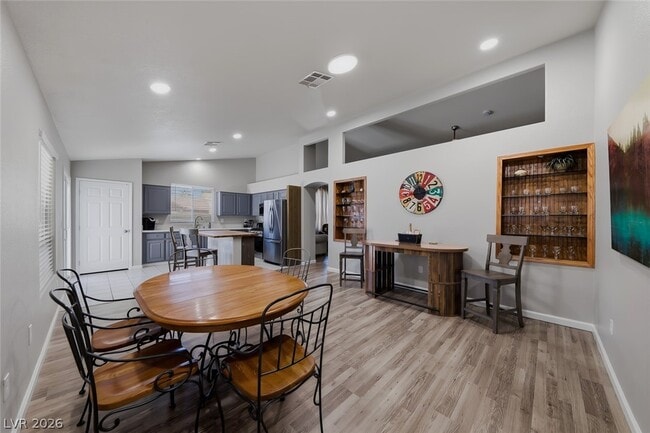 Building Photo - 833 Glitter Glen Ct