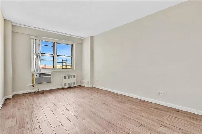 Building Photo - Large 1 Bedroom 1 Bathroom