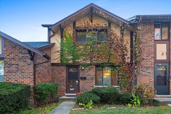 Primary Photo - 1S239 Stratford Ln