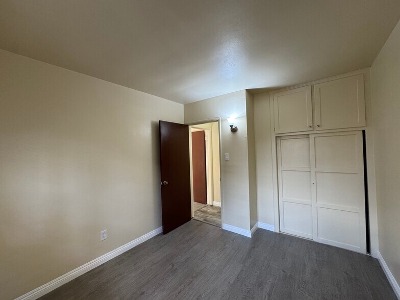 Building Photo - 6727 Pickering Ave