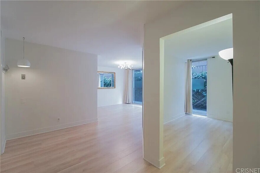 Building Photo - 7270 Hillside Ave