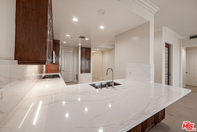 Building Photo - 143 N Arnaz Dr