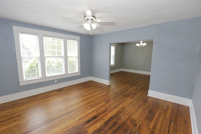 Building Photo - Spacious 4-Bedroom Home with Modern Upgrad...