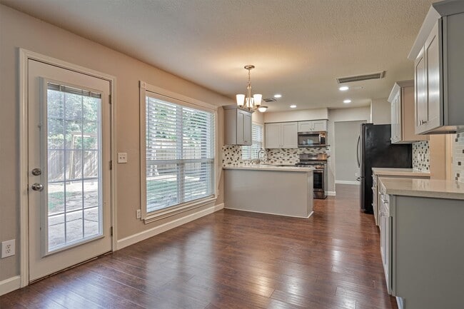 Building Photo - 170 N Dreamweaver Cir