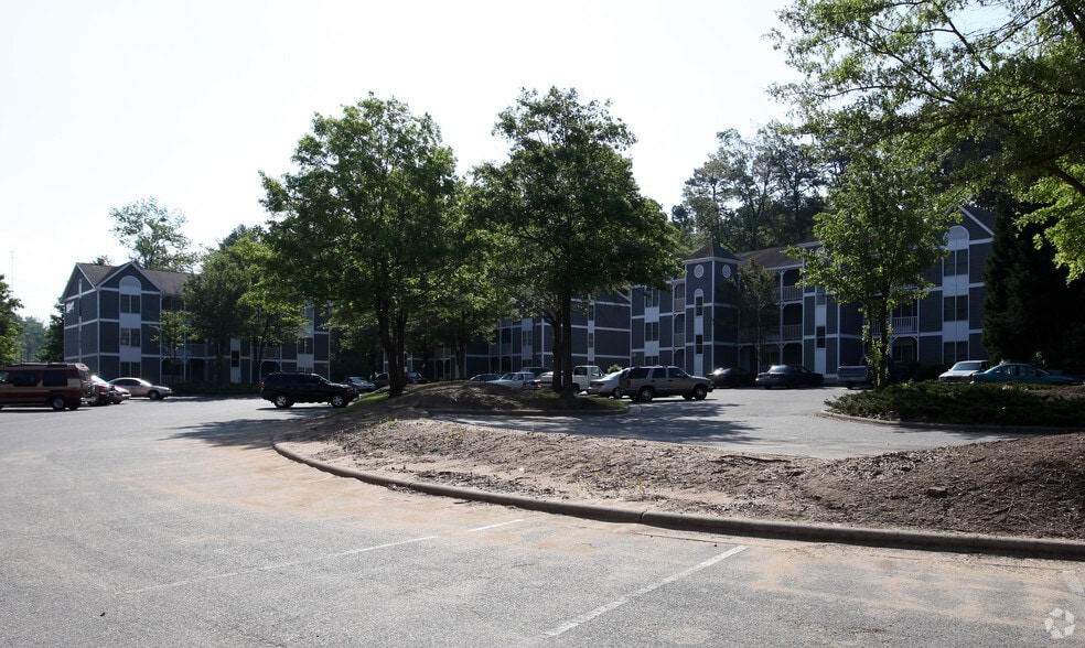 Building Photo - Camden Pointe Apartments