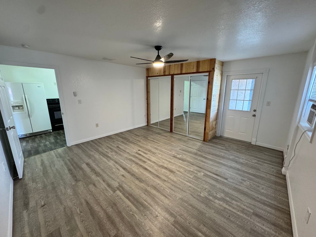 Building Photo - 306 N Iona Ave