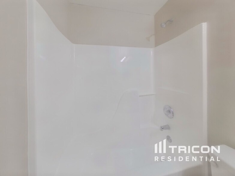 Building Photo - 9617 Kenneth Glenn Dr