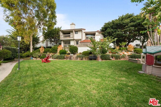 Building Photo - 17114 Palisades Cir