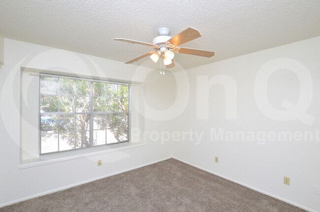 Building Photo - 1559 E Drake Dr