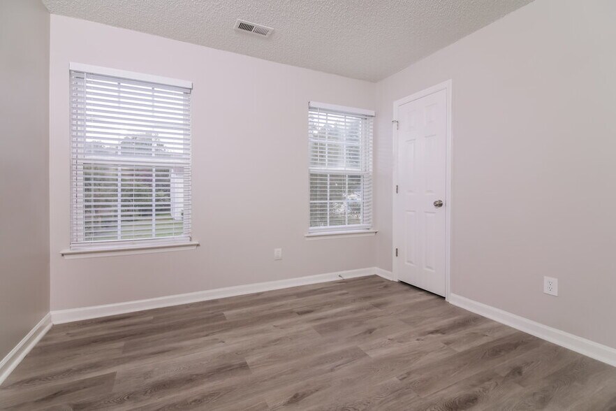 Building Photo - 4904 Silverdene St