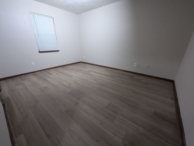 Building Photo - 315/317 Rustwood Dr