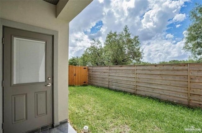 Building Photo - 18 Sunset Dr