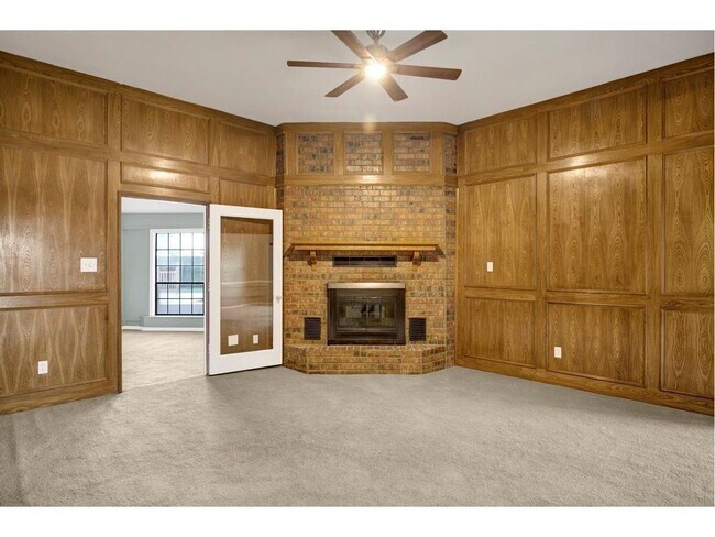 Building Photo - 100 Hacienda Dr