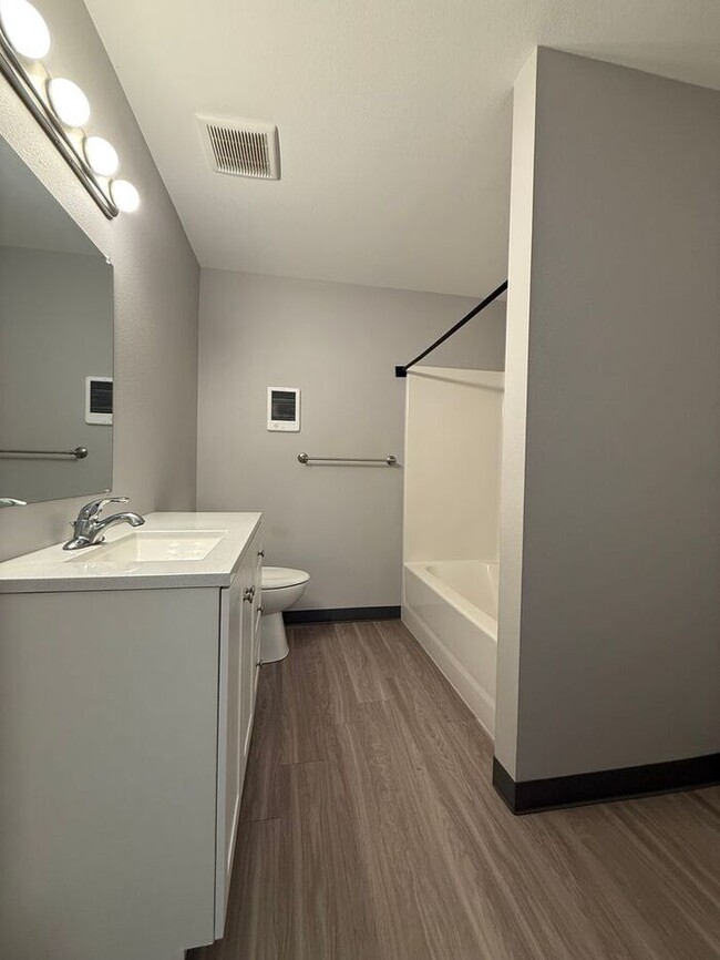 Building Photo - Spring Into Your New Apartment! - Get 1st Month Rent Free