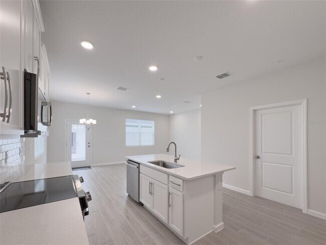 Building Photo - 551 Pothos St