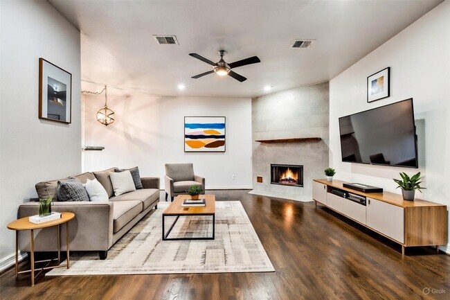 Building Photo - 1318 Peden St