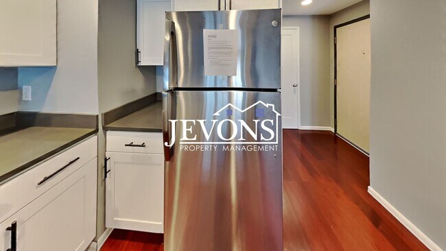 Building Photo - Stunning property in the heart of Seattle!