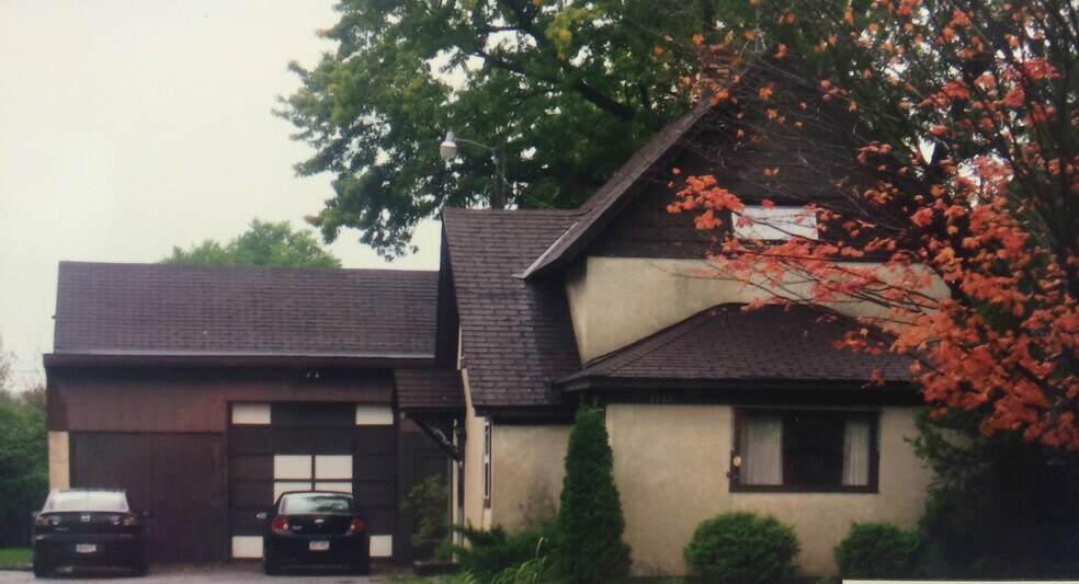 Primary Photo - 2235 Broadway St S