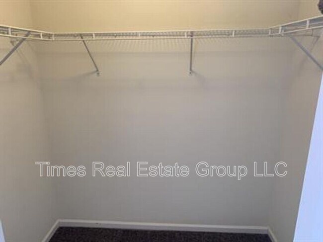 Building Photo - 436 W 5th Ave