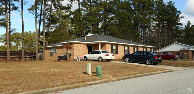 Building Photo - Petersburg Plantation