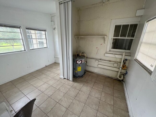 Building Photo - Two bedroom one bath second-floor apartment featuring a huge balcony!