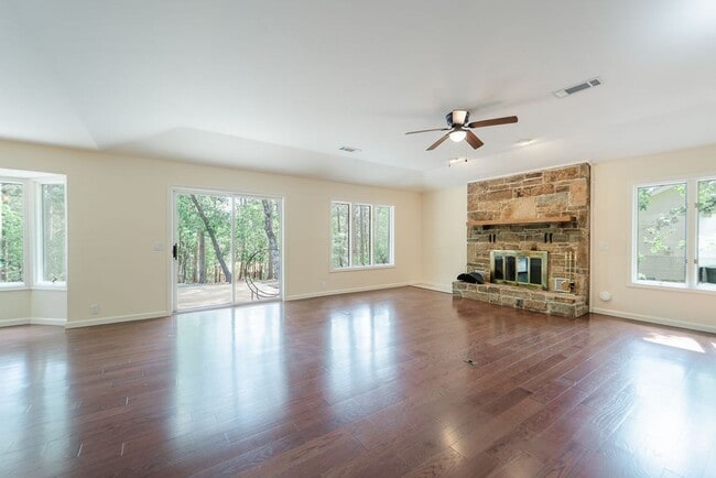Building Photo - Charming 3 Bedroom, 2 Bathroom home! Call 501-922-9997 to set up a showing today!
