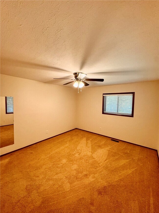 Building Photo - 9108 Bluff Dr