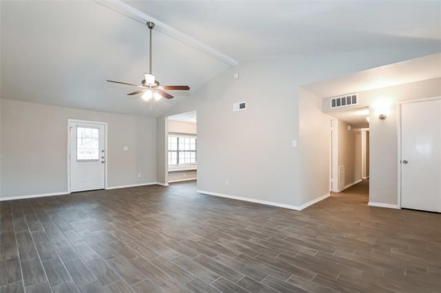 Building Photo - 1704 Panola Dr