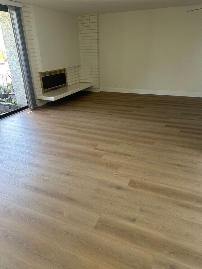 Building Photo - 7700 Pso Del Rey