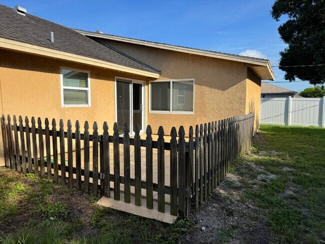Building Photo - 1841 SW McAllister Ln