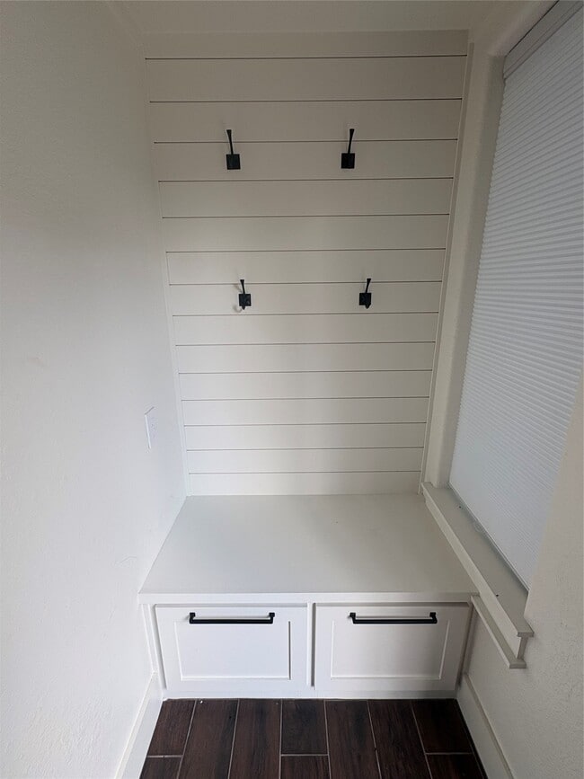 Building Photo - 405 E Mulberry St