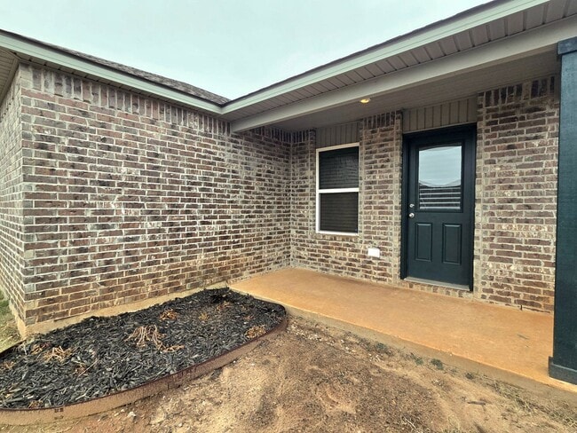 Building Photo - 9704 Saddle Dr