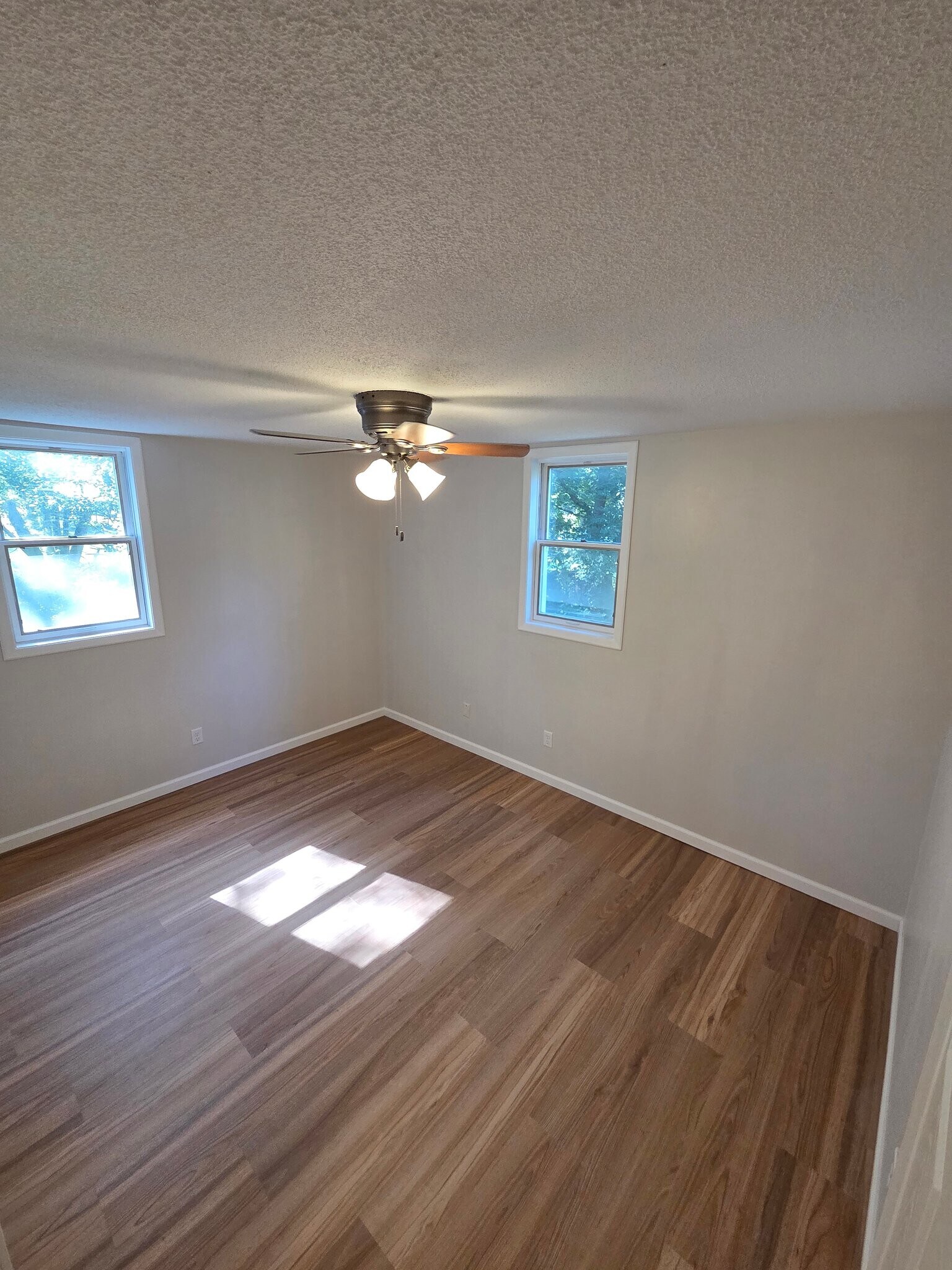 Building Photo - 1349 Main St