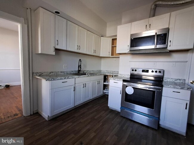 Building Photo - 108 S Clifton Ave