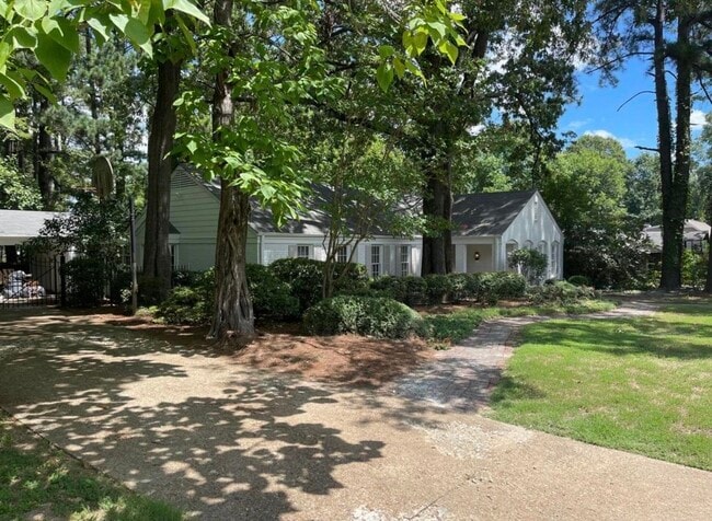 Building Photo - 7670 McHenry Cir E