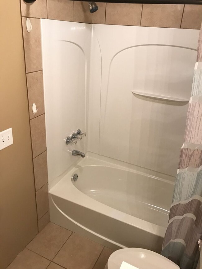 Building Photo - Beautiful 4 bedroom Riverton Townhome for ...