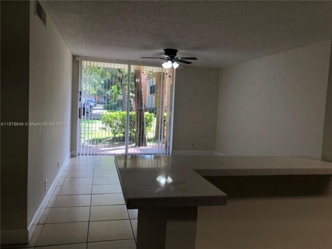 Building Photo - 2 bedroom in Plantation FL 33324