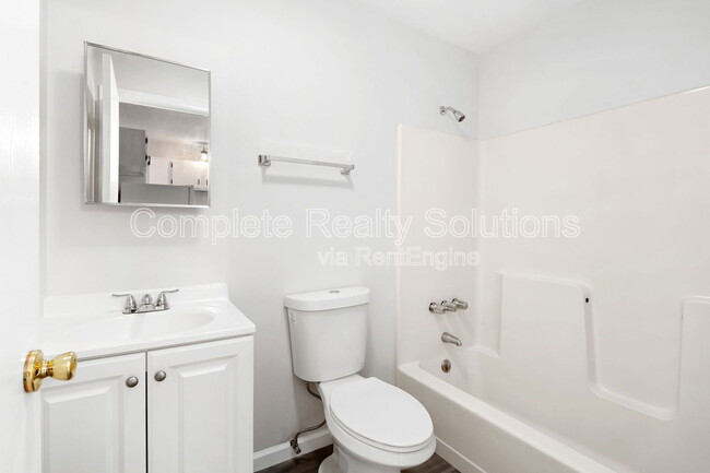 Building Photo - 790 Country Aire Ct