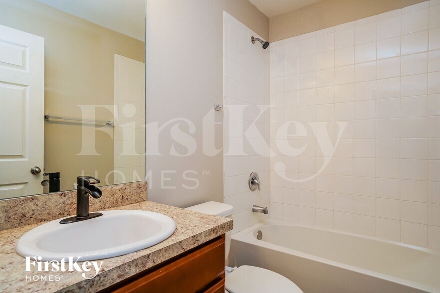 Building Photo - 1117 SE 18th Terrace