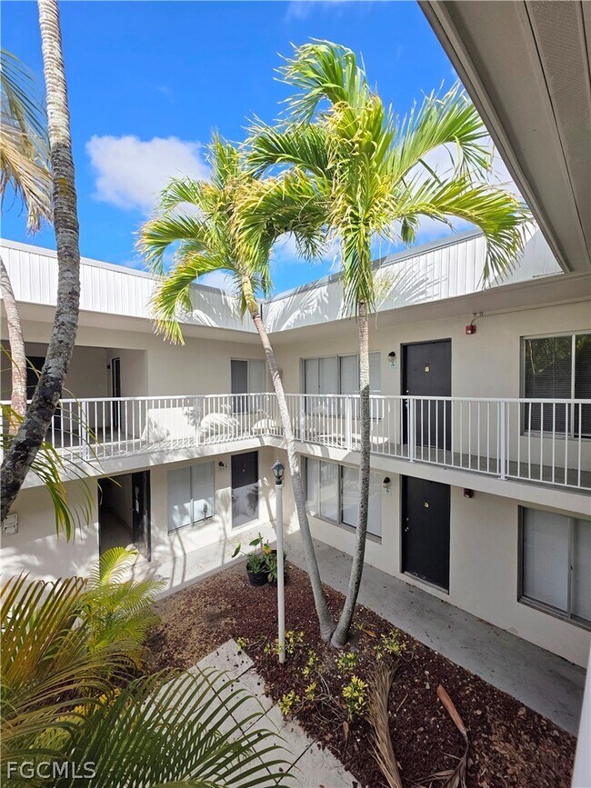 Building Photo - 1830 Maravilla Ave