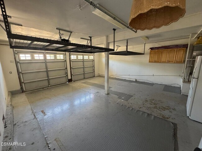 Building Photo - 717 N Hudspeth Ave