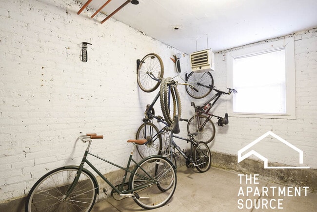 Building Photo - 2613 N Fairfield Ave