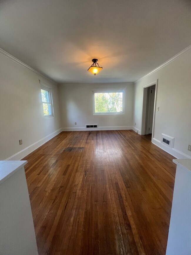 Building Photo - Spacious 4-Bedroom Brick Home with Hardwood Floors and Walk-In Closet